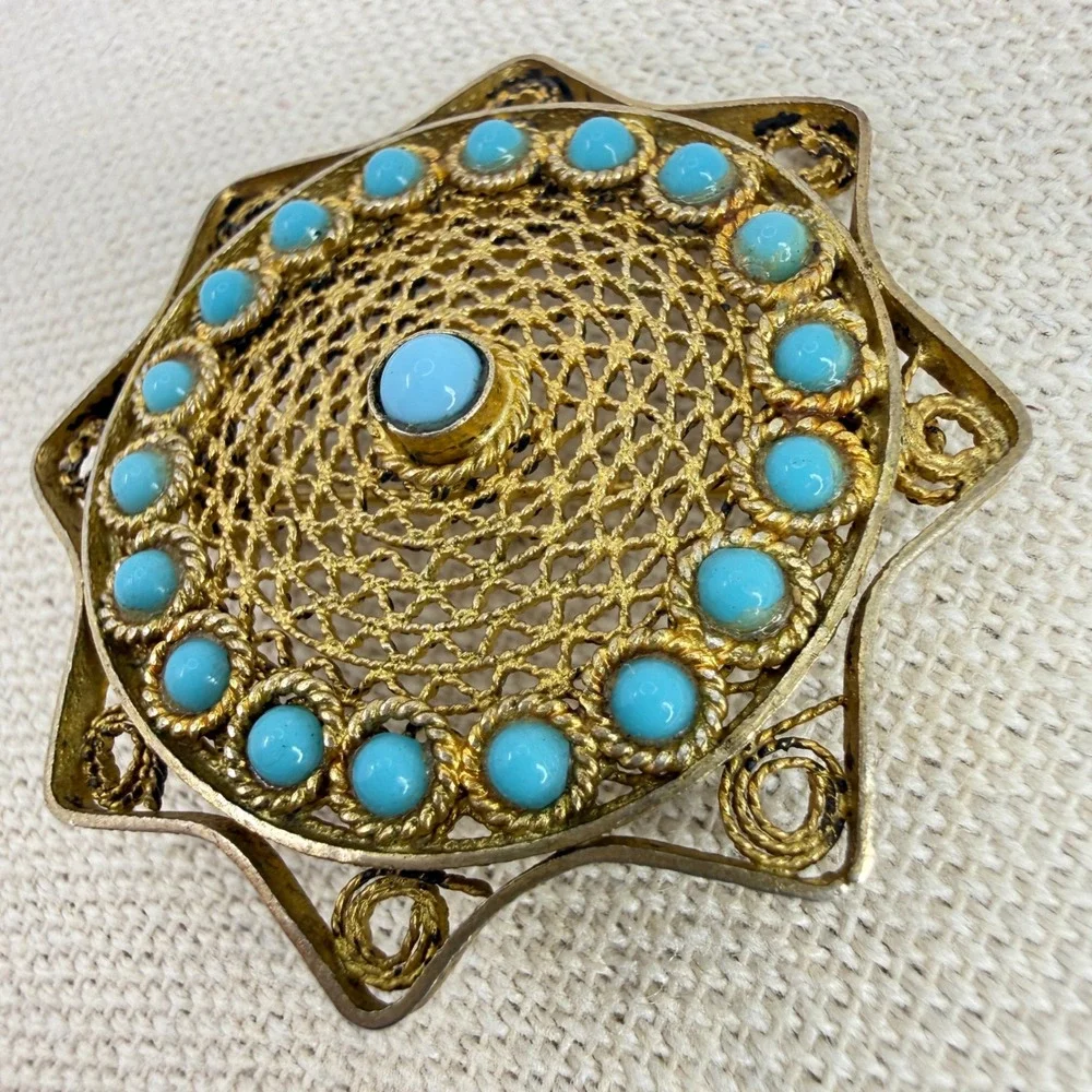 N/A intricate gold